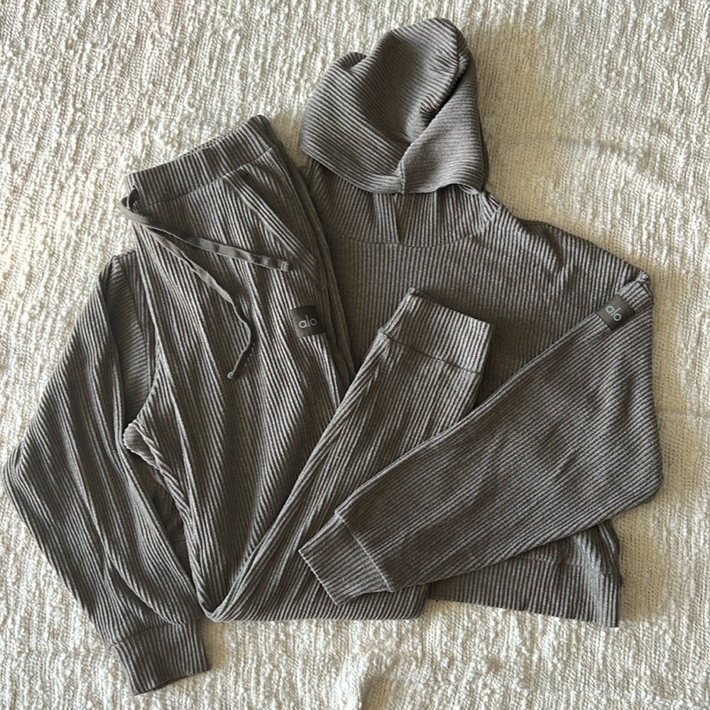 alo Ribbed Joggers Set!